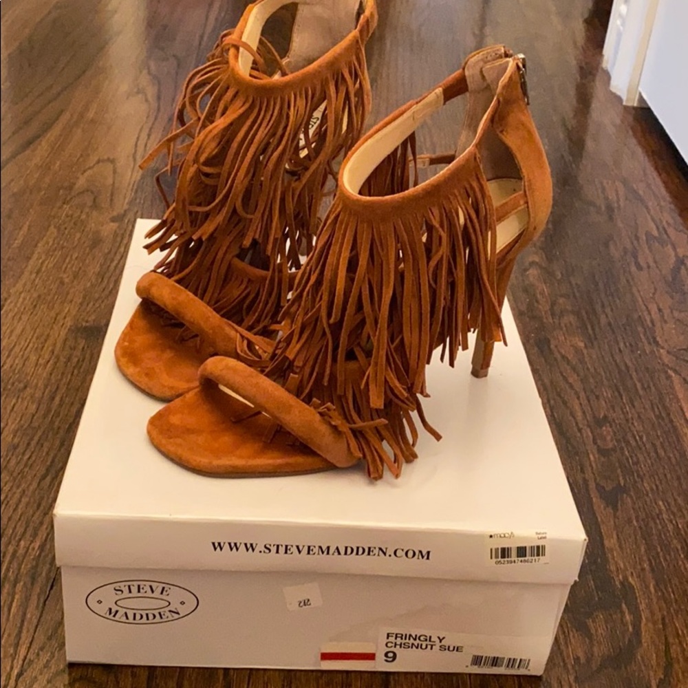 Steve Madden Fringly Chestnut Sue Sandals